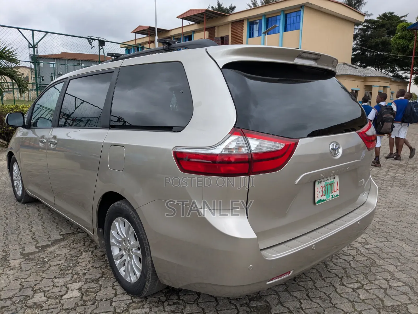 Toyota Sienna 2015 Gold