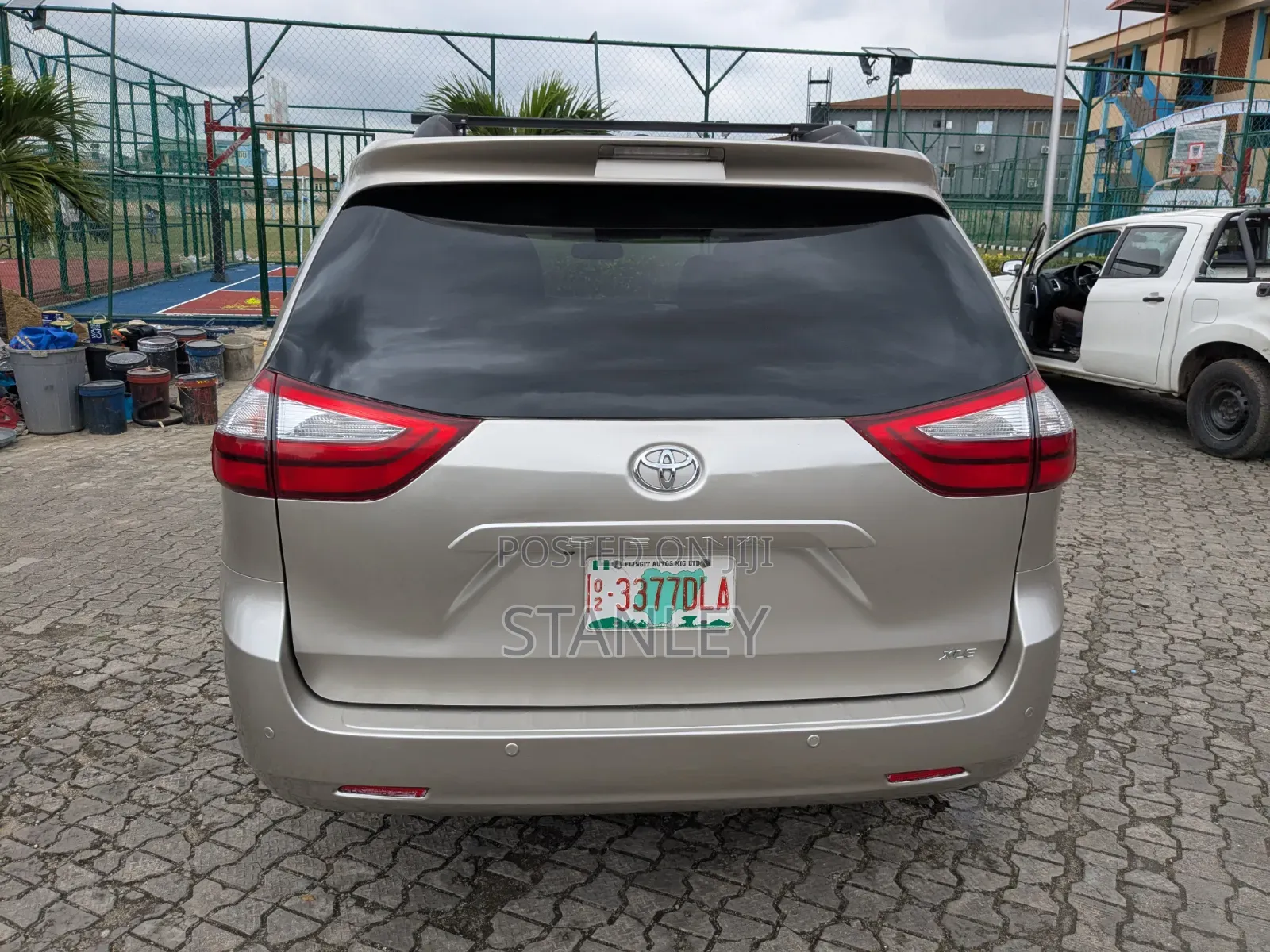 Toyota Sienna 2015 Gold