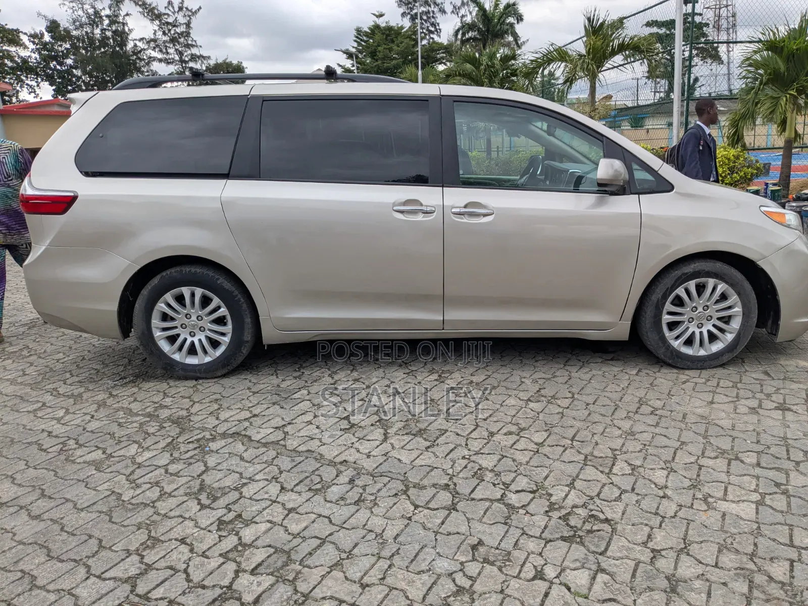 Toyota Sienna 2015 Gold