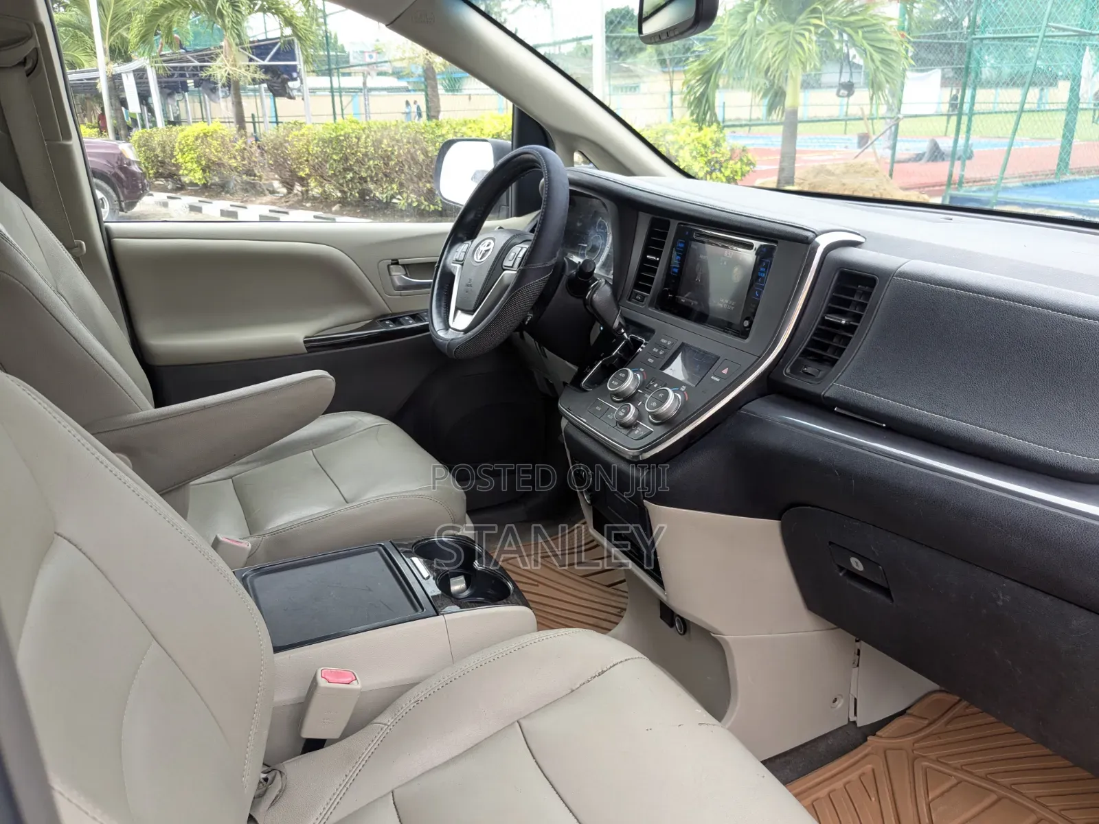 Toyota Sienna 2015 Gold