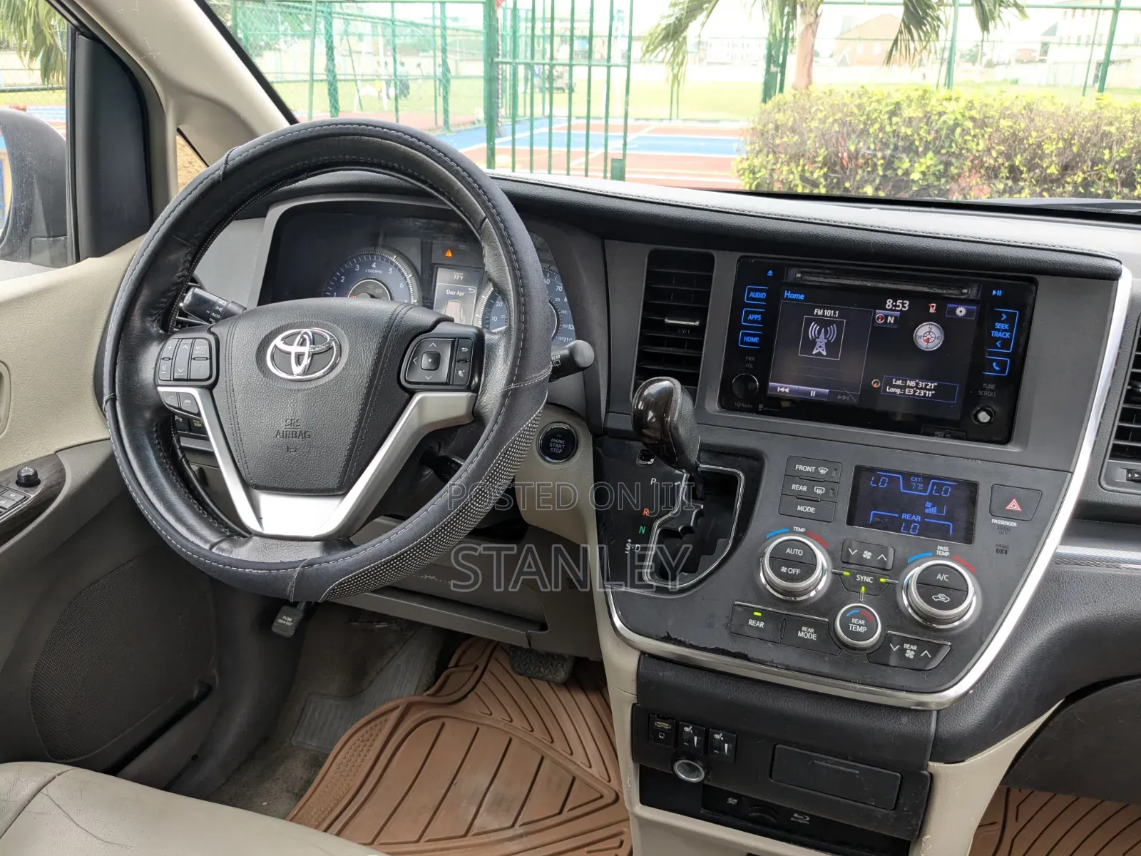 Toyota Sienna 2015 Gold