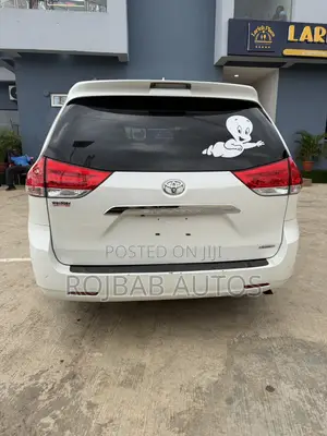 Toyota Sienna Limited 7 Passenger 2011 White