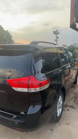 Toyota Sienna LE 8 Passenger 2012 Black