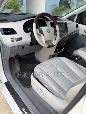 Toyota Sienna Limited 7 Passenger 2011 White