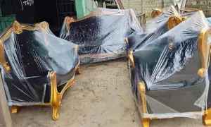 Luxury Royal Chair Warri Call or Dm