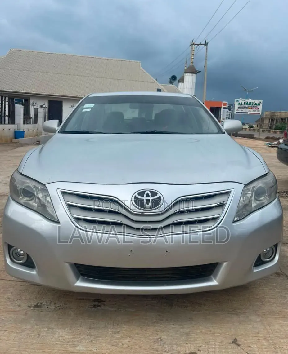Toyota Camry 2011 Silver