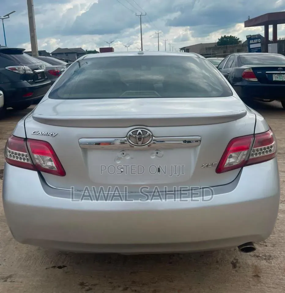 Toyota Camry 2011 Silver
