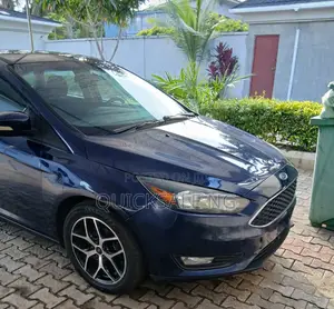 Ford Focus SEL Sedan FWD (2.0L 4cyl 6A) 2017 Blue