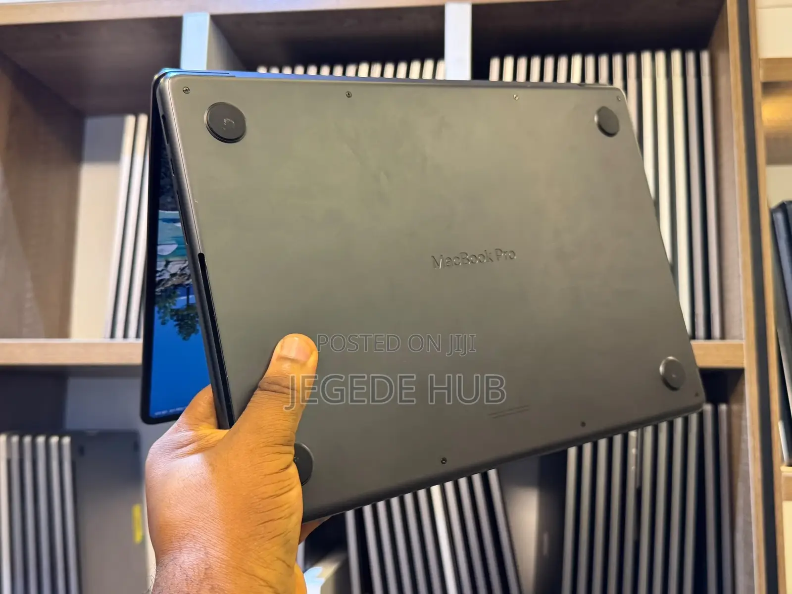 Laptop Apple MacBook Pro 2026 M5 Max 36GB Apple M5 Pro SSD 2T
