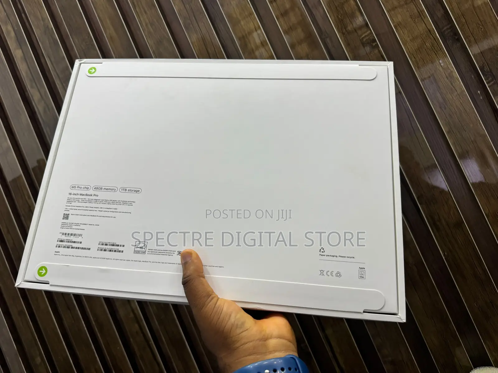 New Laptop Apple MacBook Pro 2025 M5 48GB Apple M5 SSD 1T
