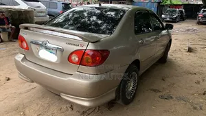 Toyota Corolla 2004 Gold