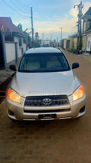 Toyota RAV4 2011 Gold