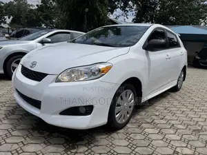 Toyota Matrix Hatchback FWD (1.8L 4cyl 5M) 2010 White