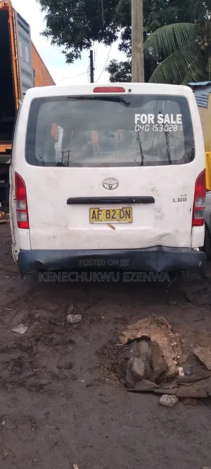 Toyota HiAce 2012 White