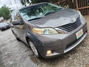 Toyota Sienna XLE 7 Passenger Mobility 2011 Gray