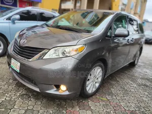Toyota Sienna XLE 7 Passenger Mobility 2011 Gray