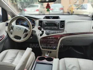 Toyota Sienna XLE 7 Passenger Mobility 2011 Gray