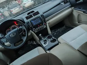 Toyota Camry LE 4dr Sedan (2.5L 4cyl 6A) 2012 White