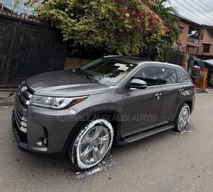 Toyota Highlander 2015 Gray