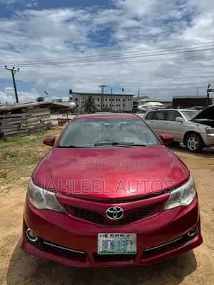 Toyota Camry SE 4dr Sedan (2.5L 4cyl 6A) 2013 Red