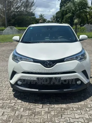 Toyota C-HR XLE FWD Sport Utility (2.0L 4cyl 2AM) 2018 White