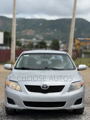 Toyota Corolla LE 4dr Sedan (1.8L 4cyl 4A) 2011 Silver