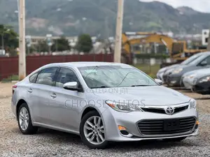 Toyota Avalon XLE Premium Sedan FWD (3.5L 6cyl 6A) 2013 Silver
