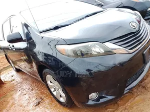 Toyota Sienna LE 8 Passenger 2011 Black