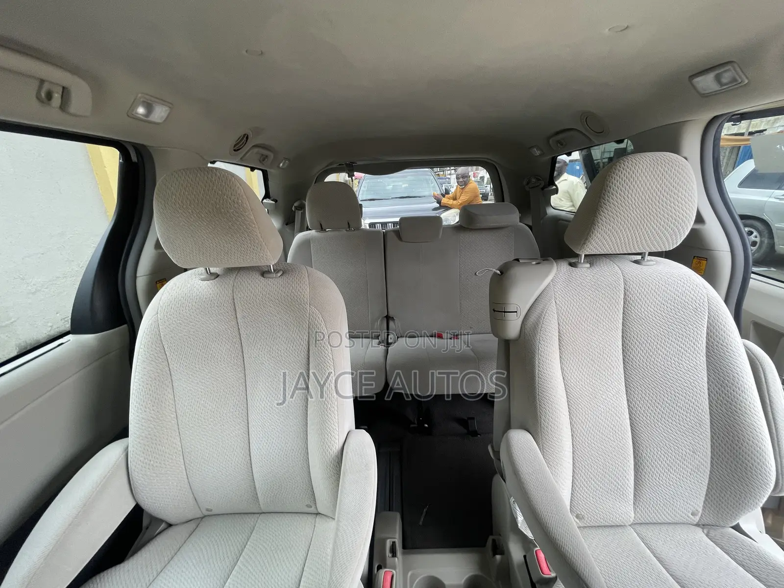 Toyota Sienna 2011 Gold