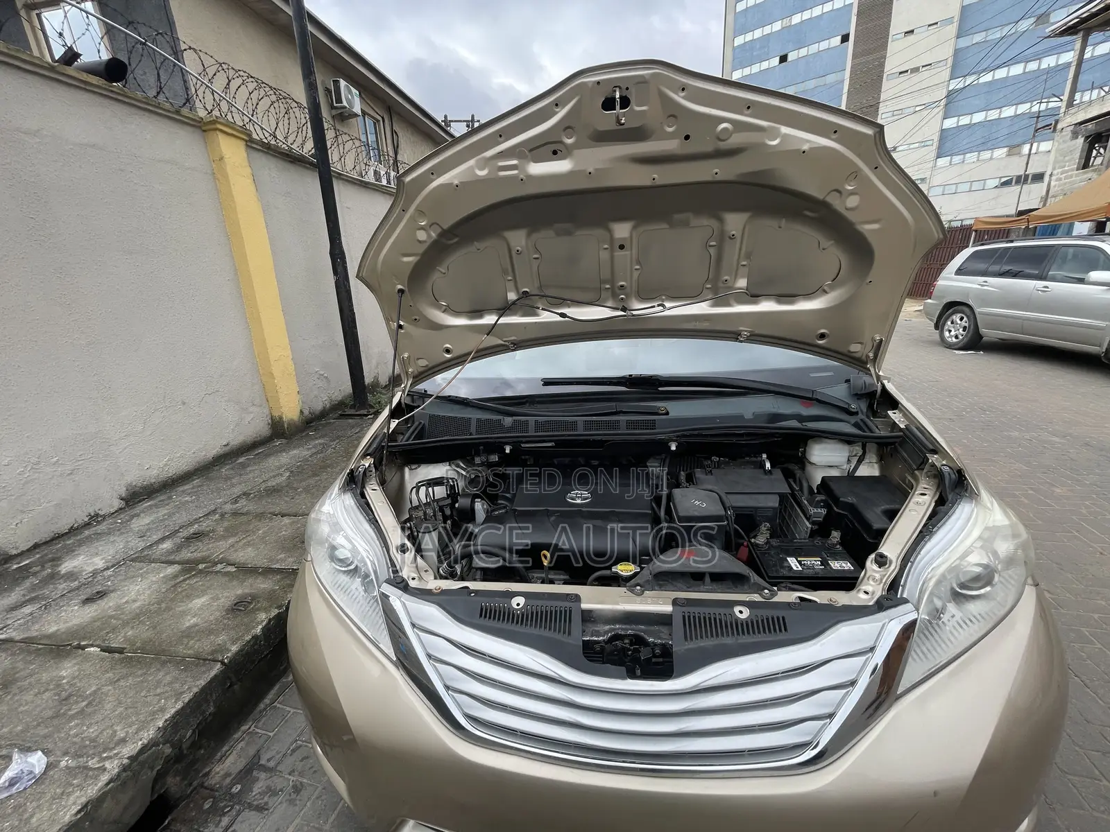 Toyota Sienna 2011 Gold
