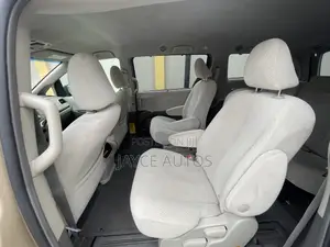 Toyota Sienna 2011 Gold