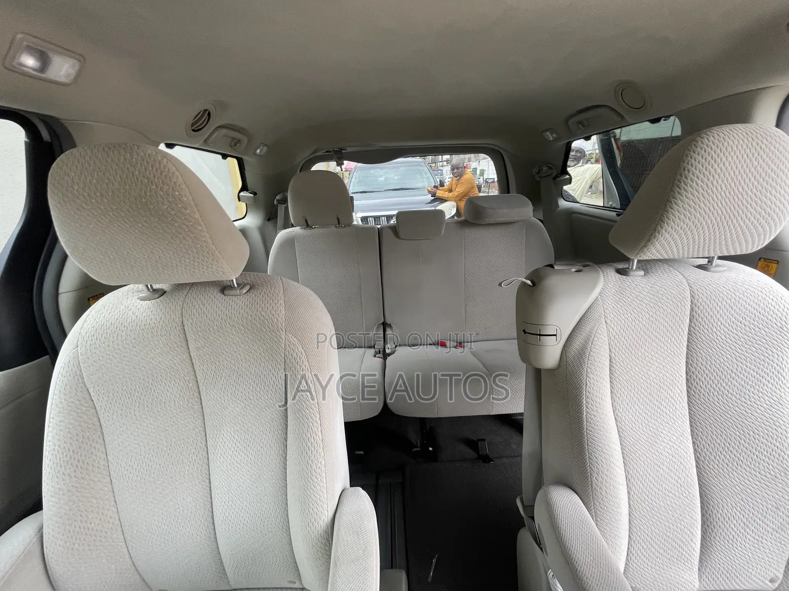 Toyota Sienna 2011 Gold