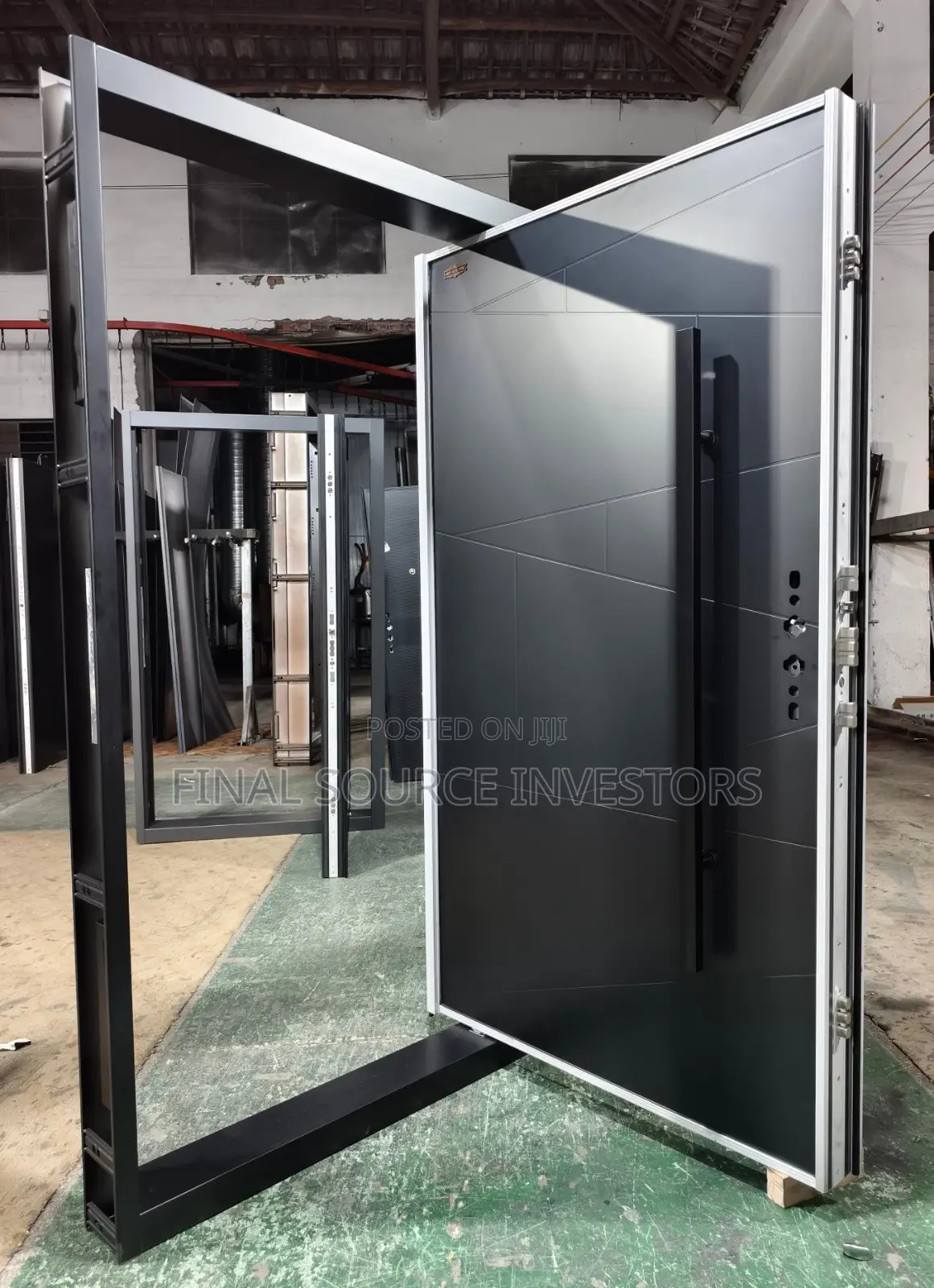 Quality Pivot Door With Smartlock