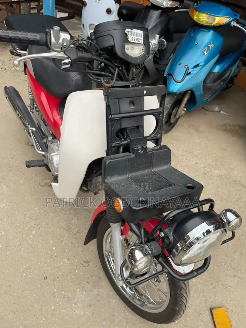 Honda CB 2025 Red