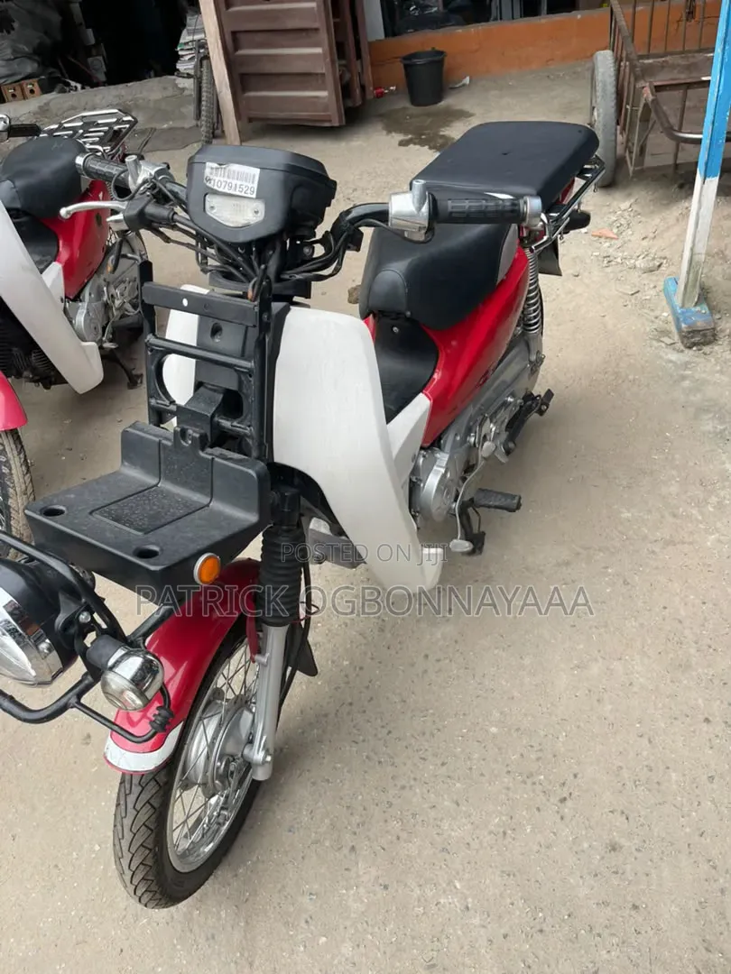 Honda CB 2025 Red