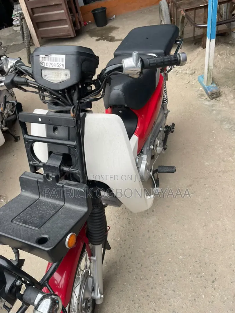 Honda CB 2025 Red