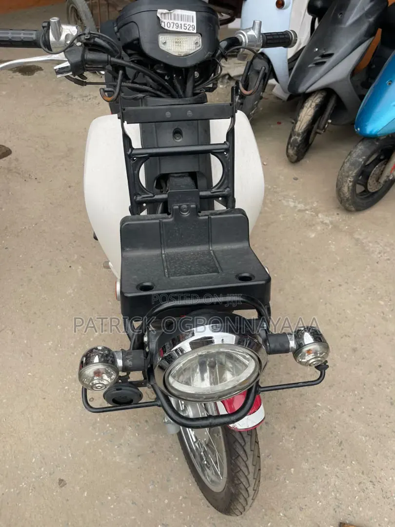 Honda CB 2025 Red