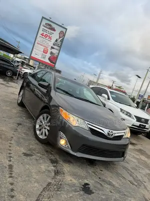 Toyota Camry XLE 4dr Sedan (2.5L 4cyl 6A) 2012 Gray