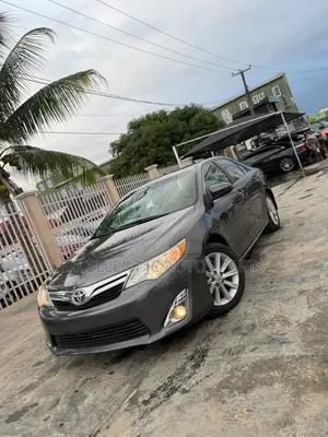 Toyota Camry XLE 4dr Sedan (2.5L 4cyl 6A) 2012 Gray