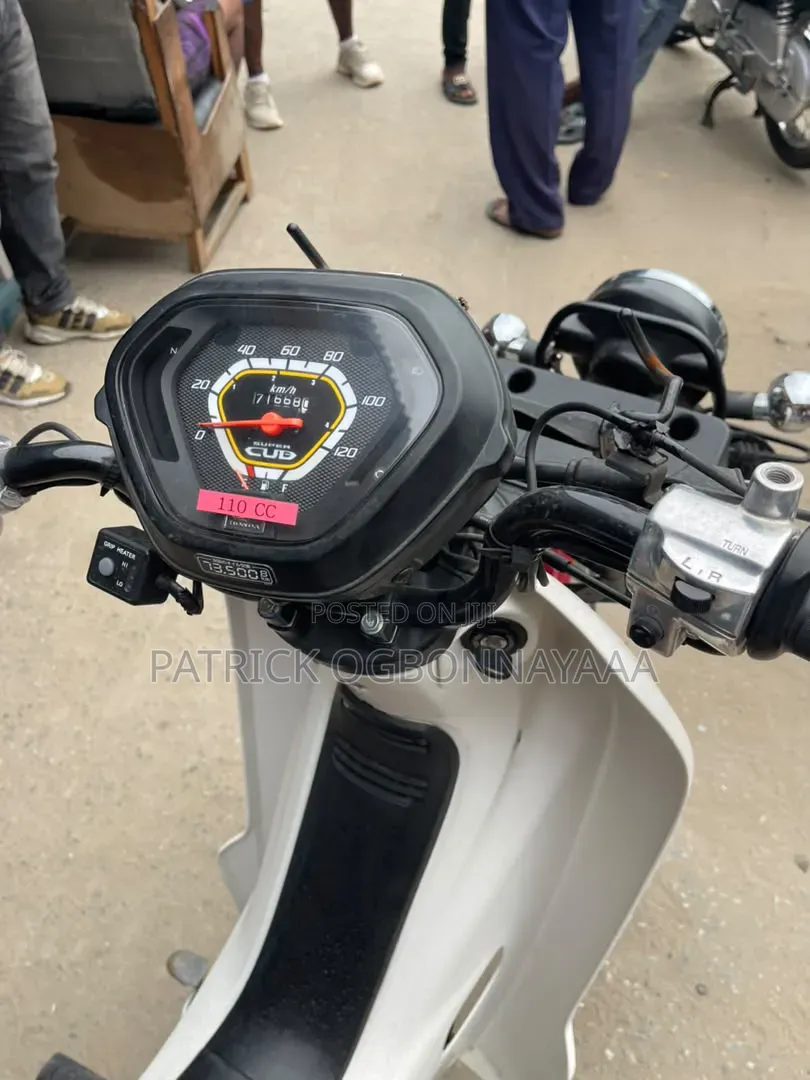 Honda CB 2025 Red