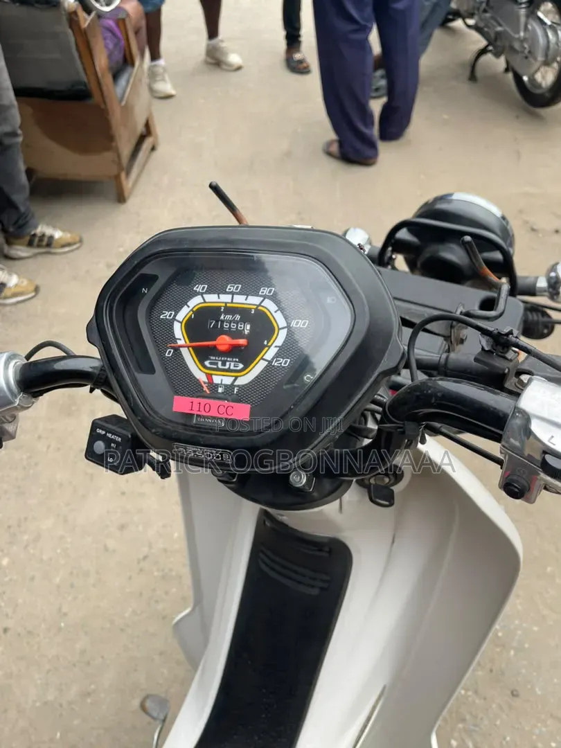 Honda CB 2025 Red