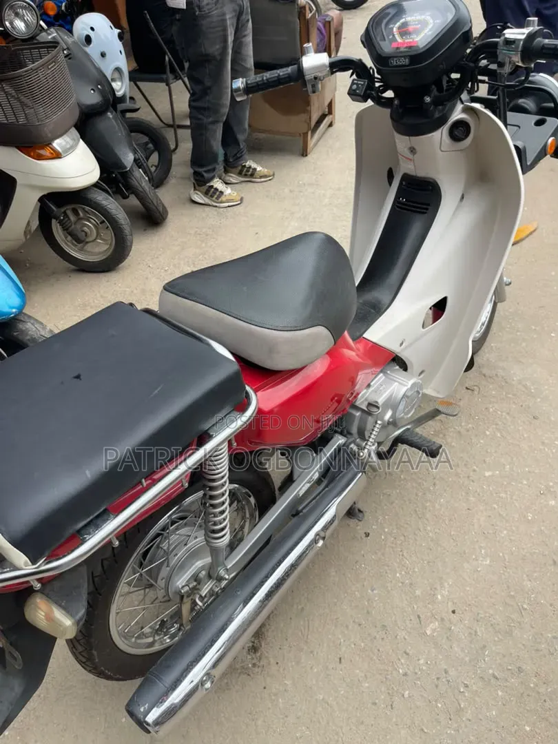 Honda CB 2025 Red