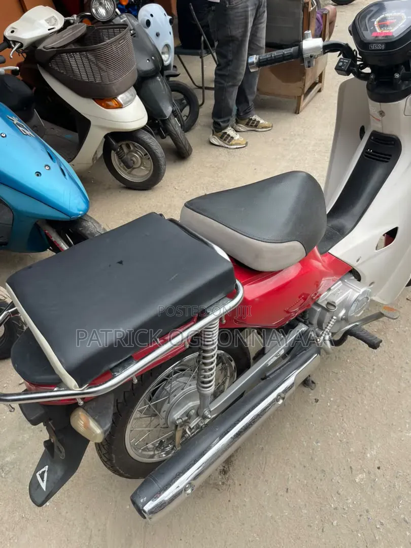 Honda CB 2025 Red