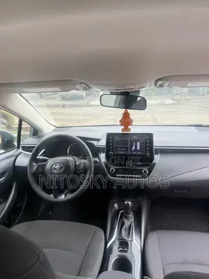 Toyota Corolla LE 2021 Blue