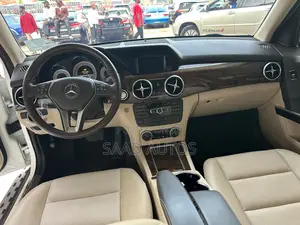 Mercedes-Benz GLK-Class Base GLK 350 4dr AWD 4MATIC (3.5L 6cyl 7A) 2015