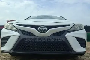 Toyota Camry XSE (2.5L 4cyl 8A) 2019 White