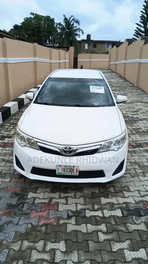 Toyota Camry LE 4dr Sedan (2.5L 4cyl 6A) 2012 White