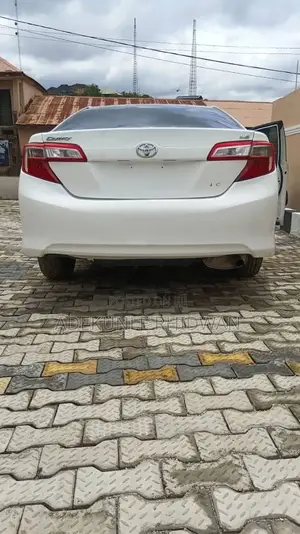 Toyota Camry LE 4dr Sedan (2.5L 4cyl 6A) 2012 White