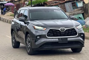 Toyota Highlander XLE 2021 Gray