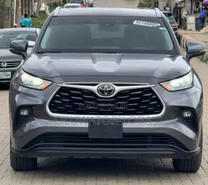 Toyota Highlander XLE 2021 Gray